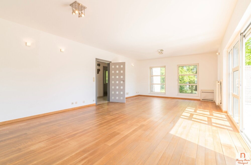 uitzonderlijke-woning-met-kantoorruimte-op-toplocatie007.jpg