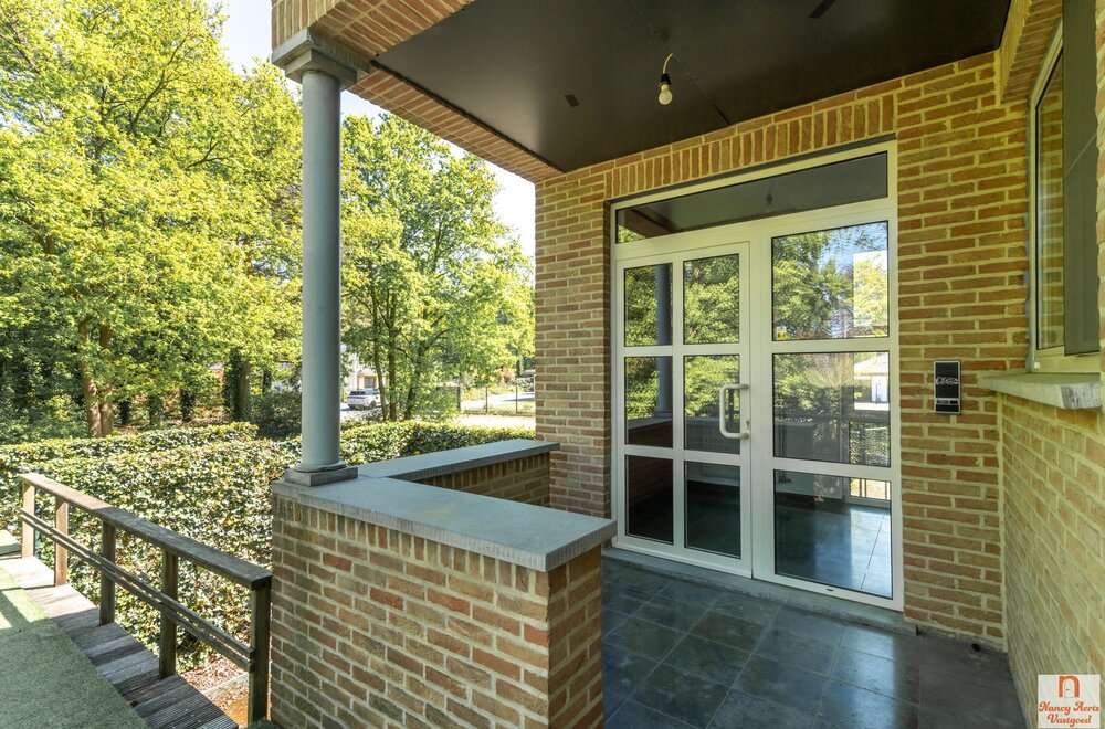 uitzonderlijke-woning-met-kantoorruimte-op-toplocatie014.jpg