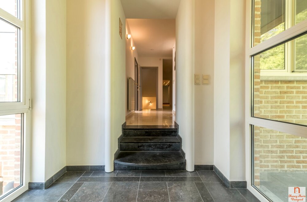 uitzonderlijke-woning-met-kantoorruimte-op-toplocatie015.jpg