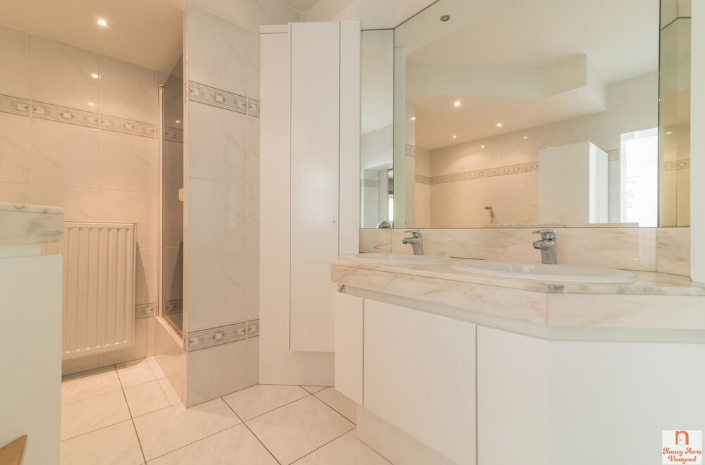 uitzonderlijke-woning-met-kantoorruimte-op-toplocatie020.jpg