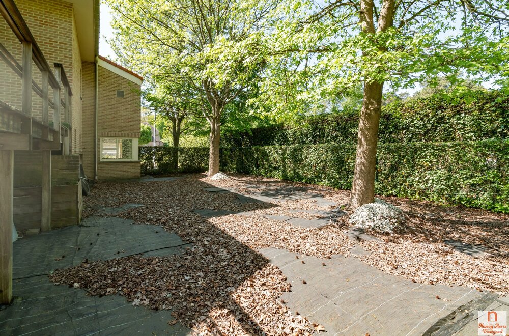 uitzonderlijke-woning-met-kantoorruimte-op-toplocatie036.jpg