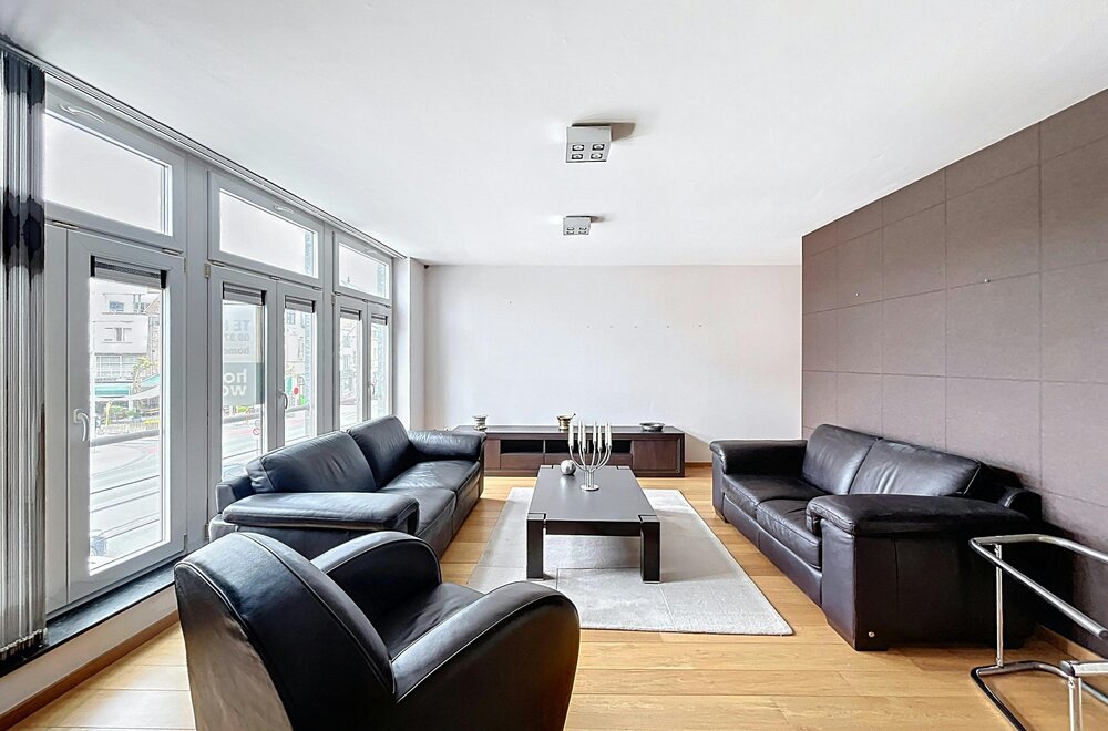 instapklaar-ruim-appartement-te-koop-aan-de-markt-in-eeklo-005.jpg