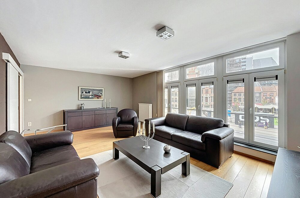 instapklaar-ruim-appartement-te-koop-aan-de-markt-in-eeklo-006.jpg