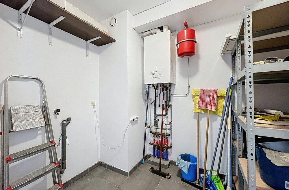 instapklaar-ruim-appartement-te-koop-aan-de-markt-in-eeklo-011.jpg