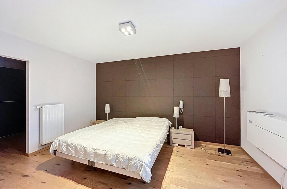 instapklaar-ruim-appartement-te-koop-aan-de-markt-in-eeklo-012.jpg