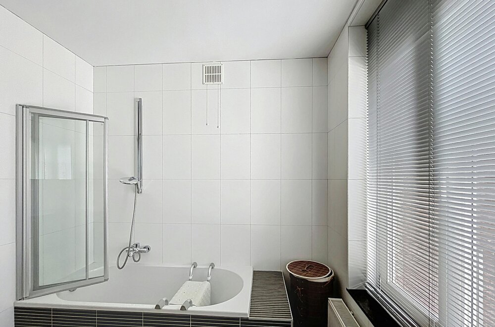 instapklaar-ruim-appartement-te-koop-aan-de-markt-in-eeklo-018.jpg