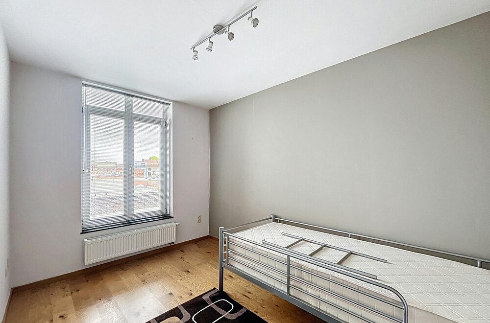 instapklaar-ruim-appartement-te-koop-aan-de-markt-in-eeklo-020.jpg