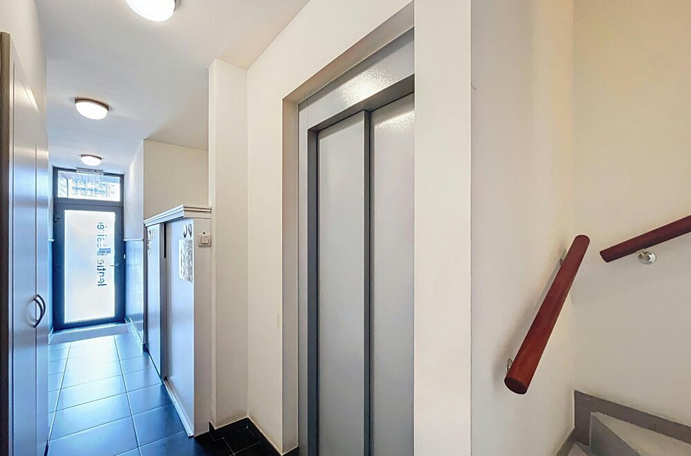 instapklaar-ruim-appartement-te-koop-aan-de-markt-in-eeklo-021.jpg