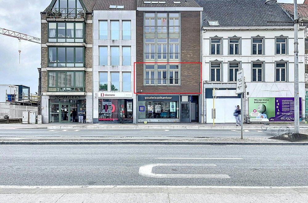 instapklaar-ruim-appartement-te-koop-aan-de-markt-in-eeklo-023.jpg