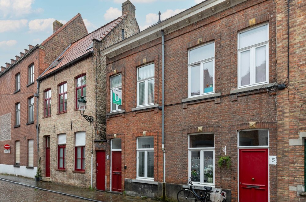 leuke-gerenoveerde-stadswoning-in-het-hart-van-brugge-met-vergunde-gastenkamer004.jpg