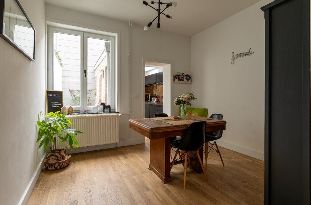 leuke-gerenoveerde-stadswoning-in-het-hart-van-brugge-met-vergunde-gastenkamer005.jpg