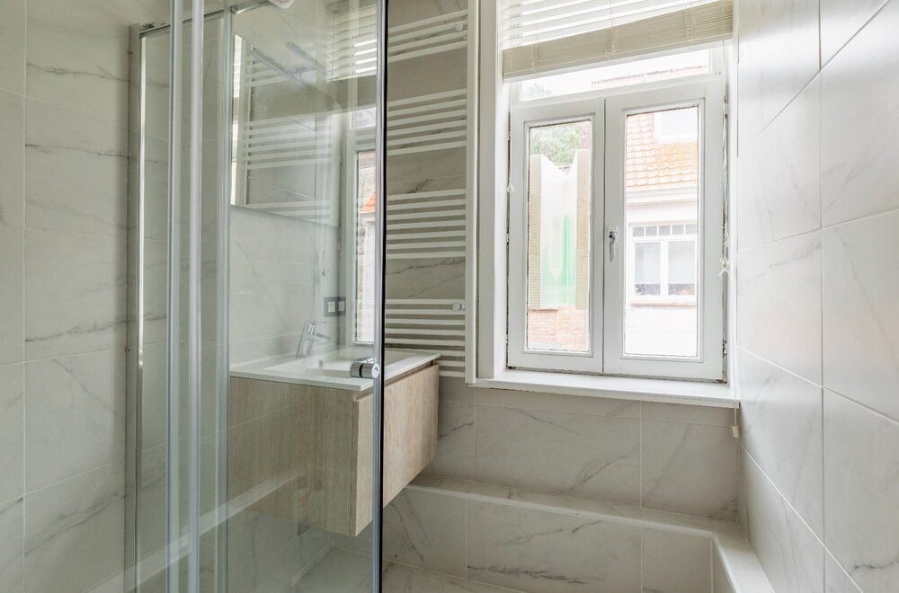 leuke-gerenoveerde-stadswoning-in-het-hart-van-brugge-met-vergunde-gastenkamer013.jpg