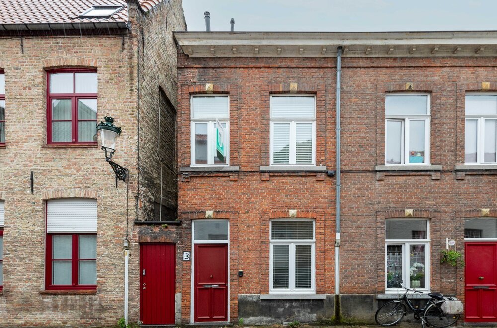 leuke-gerenoveerde-stadswoning-in-het-hart-van-brugge-met-vergunde-gastenkamer016.jpg
