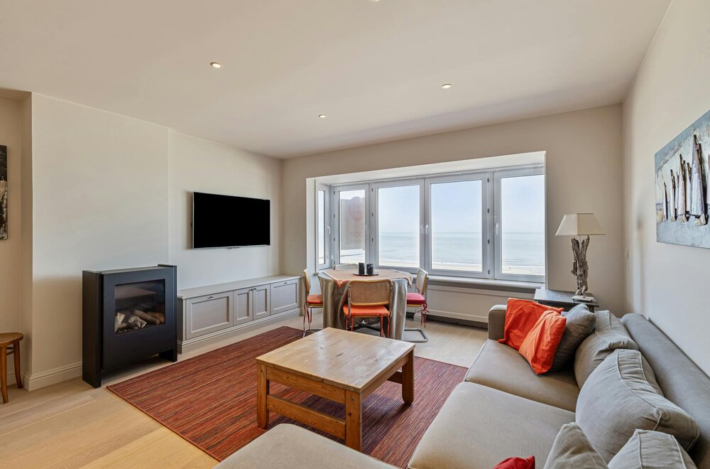 appartement-met-frontaal-zeezicht-te-koop-in-blankenberge002.jpg