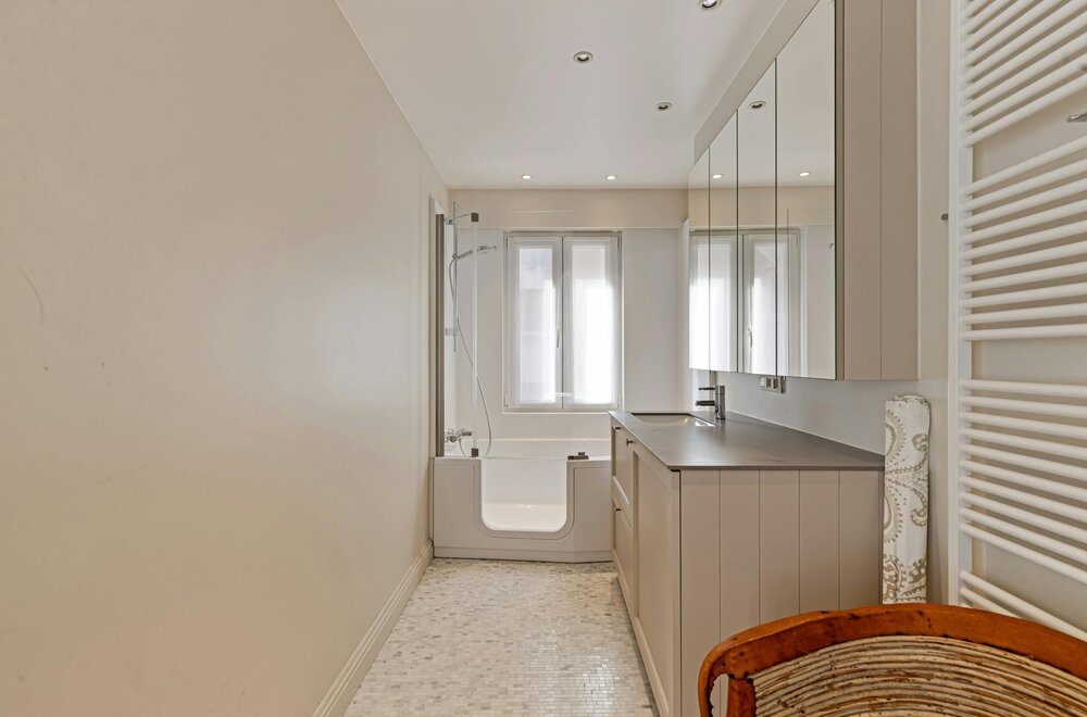 appartement-met-frontaal-zeezicht-te-koop-in-blankenberge006.jpg