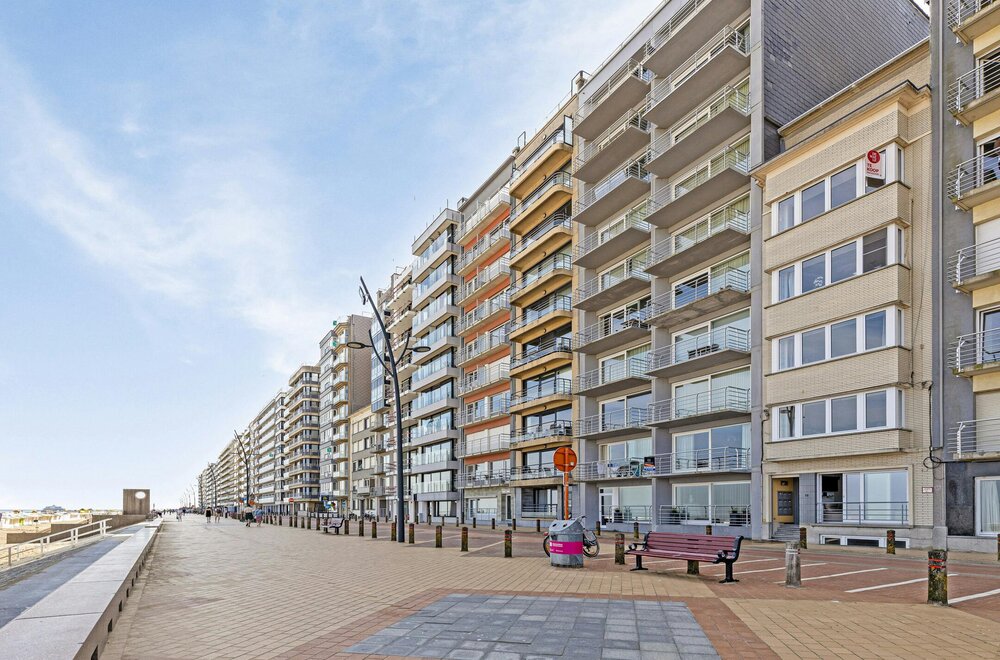 appartement-met-frontaal-zeezicht-te-koop-in-blankenberge009.jpg