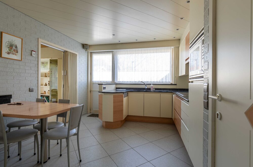gezellige-woning-met-karakter-atelier-en-prachtige-tuin-2-percelen-in-residentieel-sint-andries-010.jpg