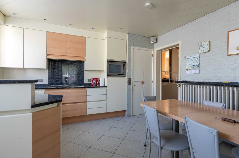 gezellige-woning-met-karakter-atelier-en-prachtige-tuin-2-percelen-in-residentieel-sint-andries-011.jpg