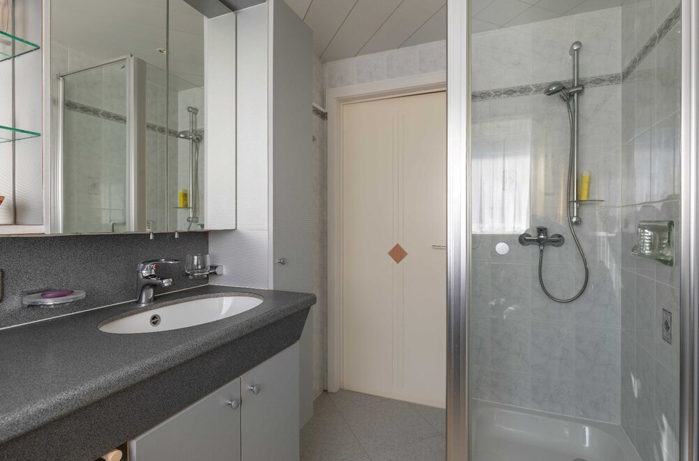 gezellige-woning-met-karakter-atelier-en-prachtige-tuin-2-percelen-in-residentieel-sint-andries-016.jpg