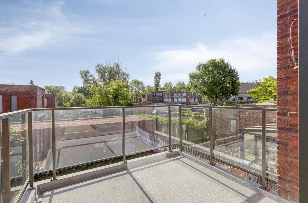 appartement-met-2-slaapkamers-terras-en-autostaanplaats-te-koop-in-hoboken002.jpg