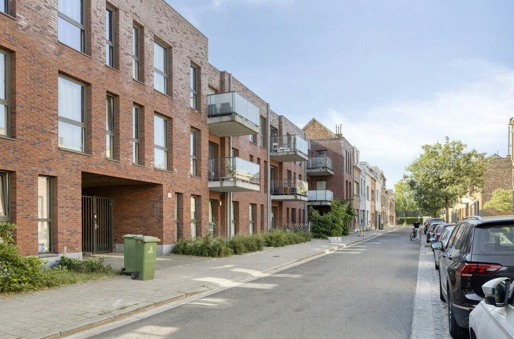 appartement-met-2-slaapkamers-terras-en-autostaanplaats-te-koop-in-hoboken016.jpg