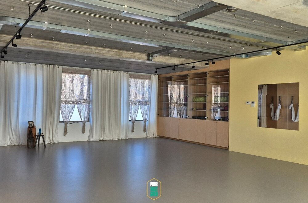 recent-kantoor-praktijk-met-veel-mogelijkheden-visibiliteit-en-riant-terras-op-1ste-verdieping-002.jpg