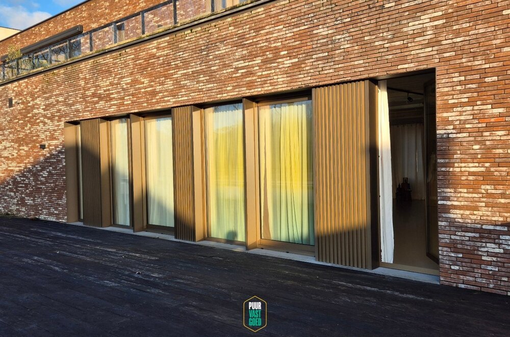 recent-kantoor-praktijk-met-veel-mogelijkheden-visibiliteit-en-riant-terras-op-1ste-verdieping-006.jpg