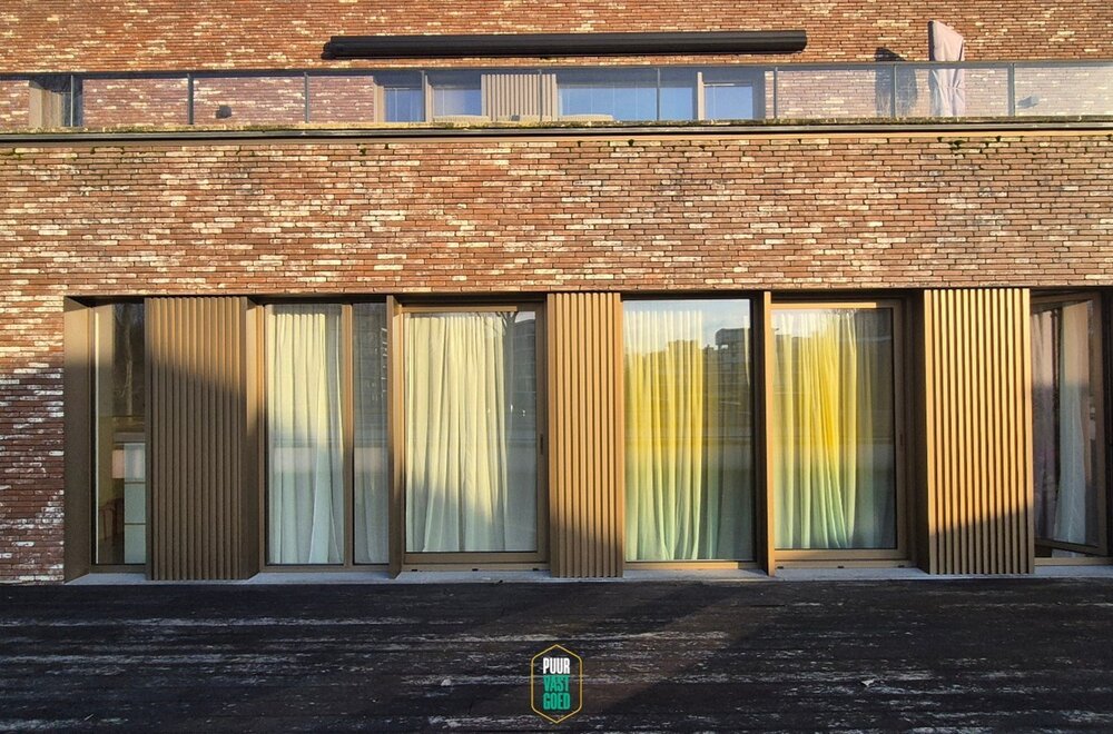 recent-kantoor-praktijk-met-veel-mogelijkheden-visibiliteit-en-riant-terras-op-1ste-verdieping-010.jpg