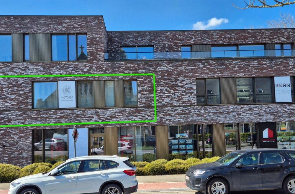 recent-kantoor-praktijk-met-veel-mogelijkheden-visibiliteit-en-riant-terras-op-1ste-verdieping-016.jpg