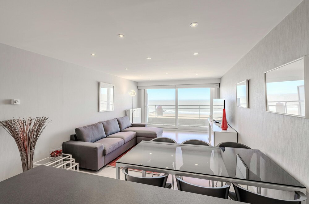 prachtig-appartement-met-frontaal-zeezicht-te-koop-in-middelkerke-002.jpg