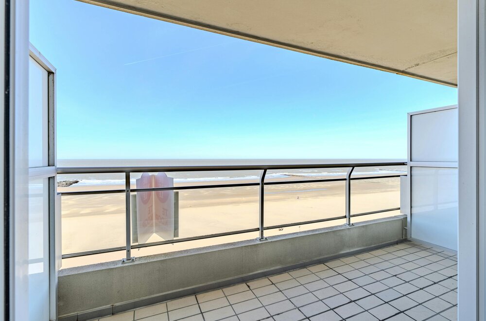 prachtig-appartement-met-frontaal-zeezicht-te-koop-in-middelkerke-003.jpg