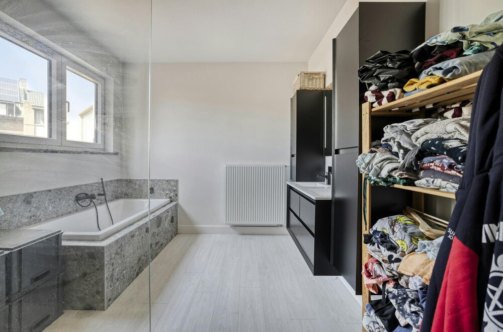 lichtrijk-2-slpk-appartement-te-koop-in-centrum-roeselare009.jpg