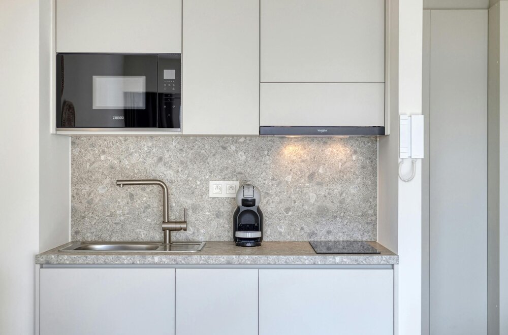 prachtig-gerenoveerde-studio-met-zijdelings-zeezicht-004.jpg