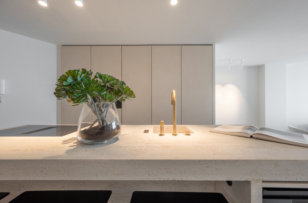 luxueus-gerenoveerd-appartement-met-frontaal-zeezicht-op-toplocatie008.jpg
