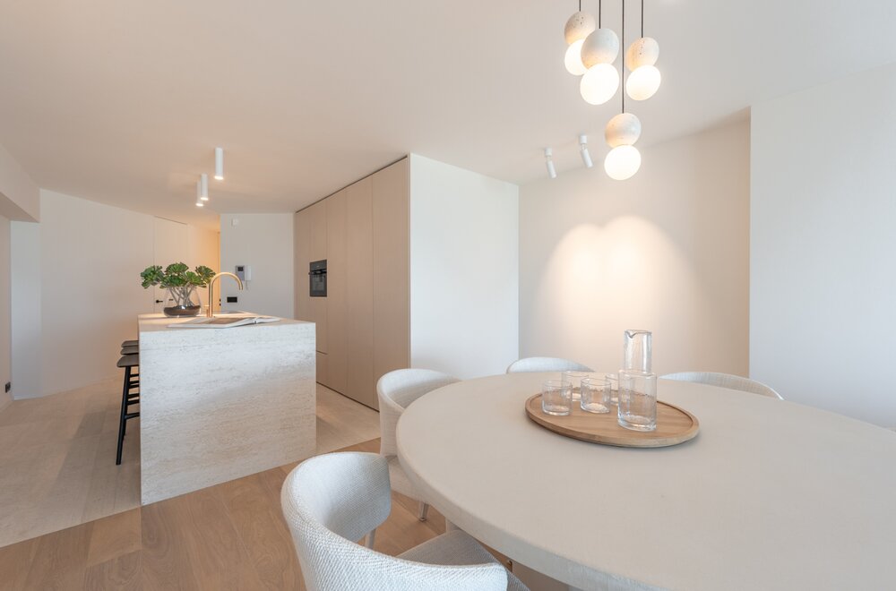 luxueus-gerenoveerd-appartement-met-frontaal-zeezicht-op-toplocatie011.jpg