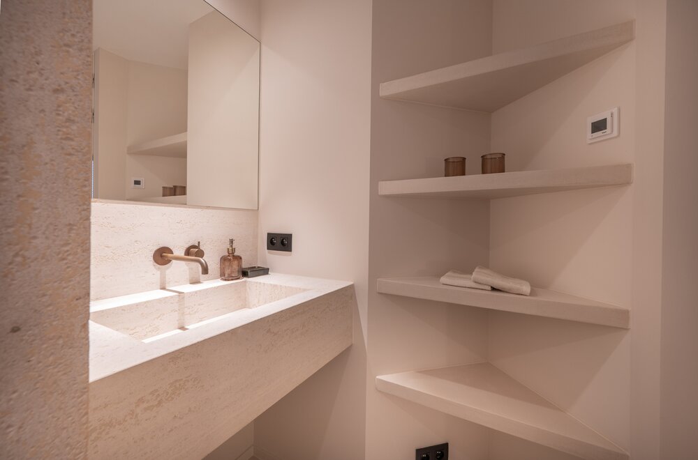 luxueus-gerenoveerd-appartement-met-frontaal-zeezicht-op-toplocatie015.jpg