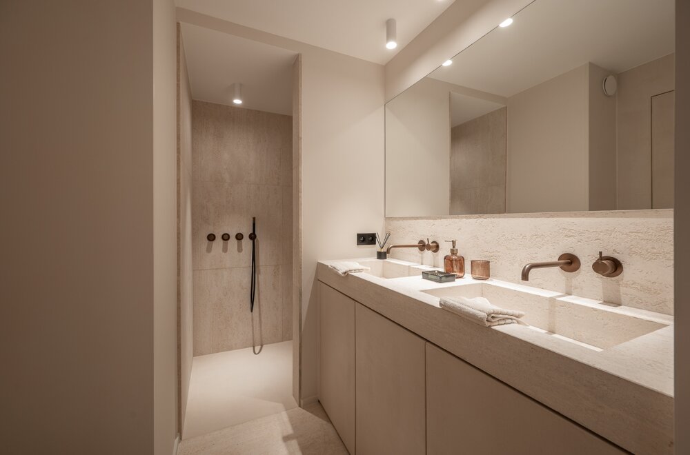 luxueus-gerenoveerd-appartement-met-frontaal-zeezicht-op-toplocatie018.jpg