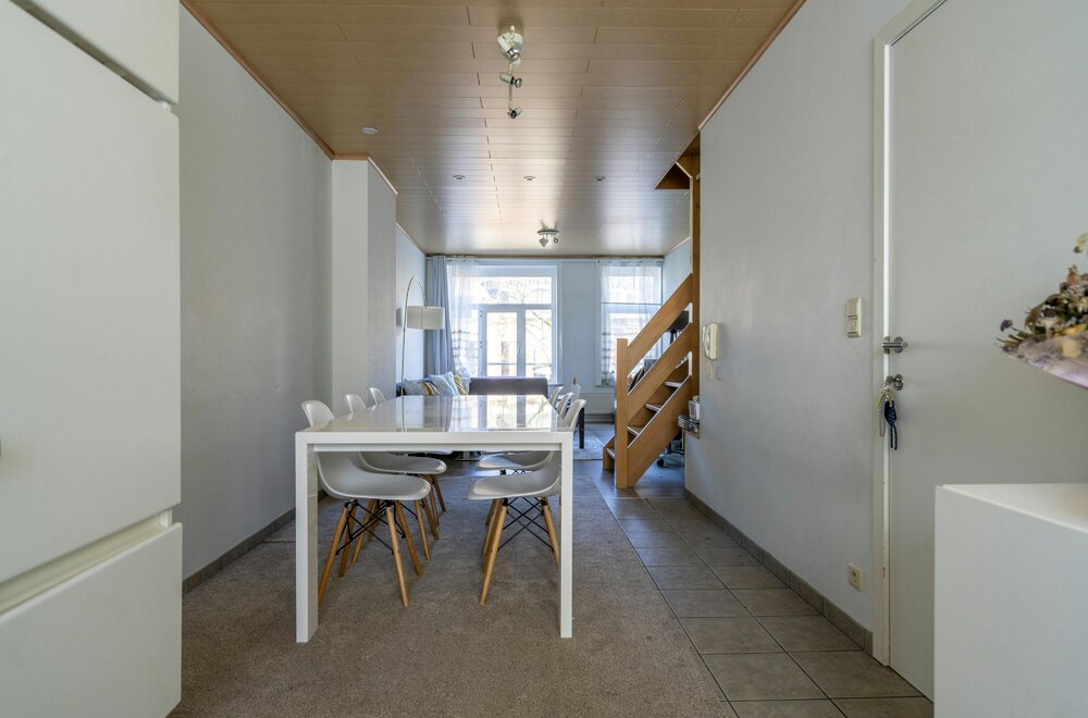centraal-gelegen-kangoeroewoning-met-twee-aparte-woonunits-te-kortrijk004.jpg