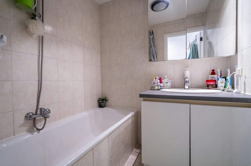 centraal-gelegen-kangoeroewoning-met-twee-aparte-woonunits-te-kortrijk005.jpg