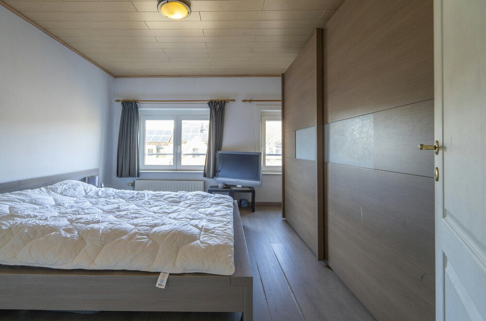 centraal-gelegen-kangoeroewoning-met-twee-aparte-woonunits-te-kortrijk022.jpg