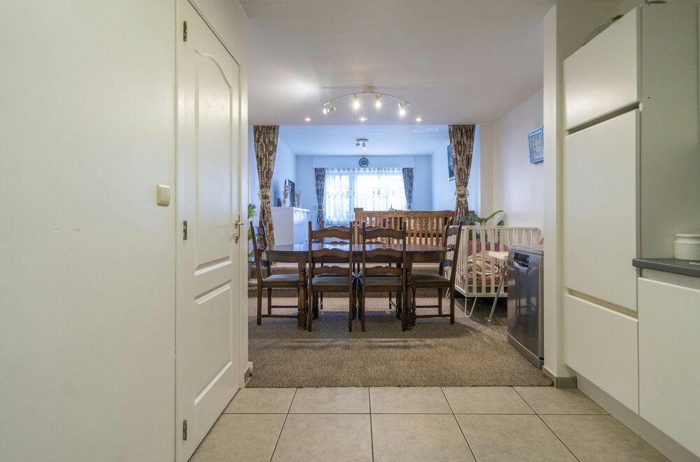 centraal-gelegen-kangoeroewoning-met-twee-aparte-woonunits-te-kortrijk027.jpg