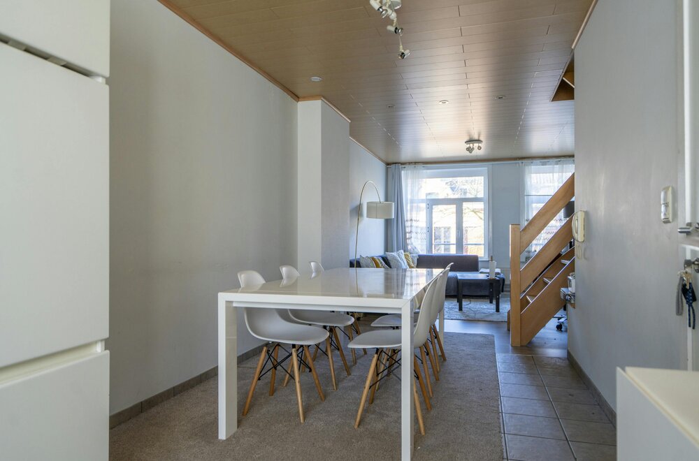 centraal-gelegen-kangoeroewoning-met-twee-aparte-woonunits-te-kortrijk030.jpg