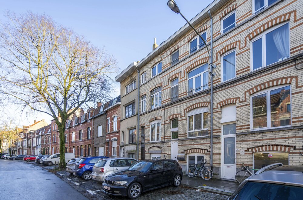 centraal-gelegen-kangoeroewoning-met-twee-aparte-woonunits-te-kortrijk032.jpg