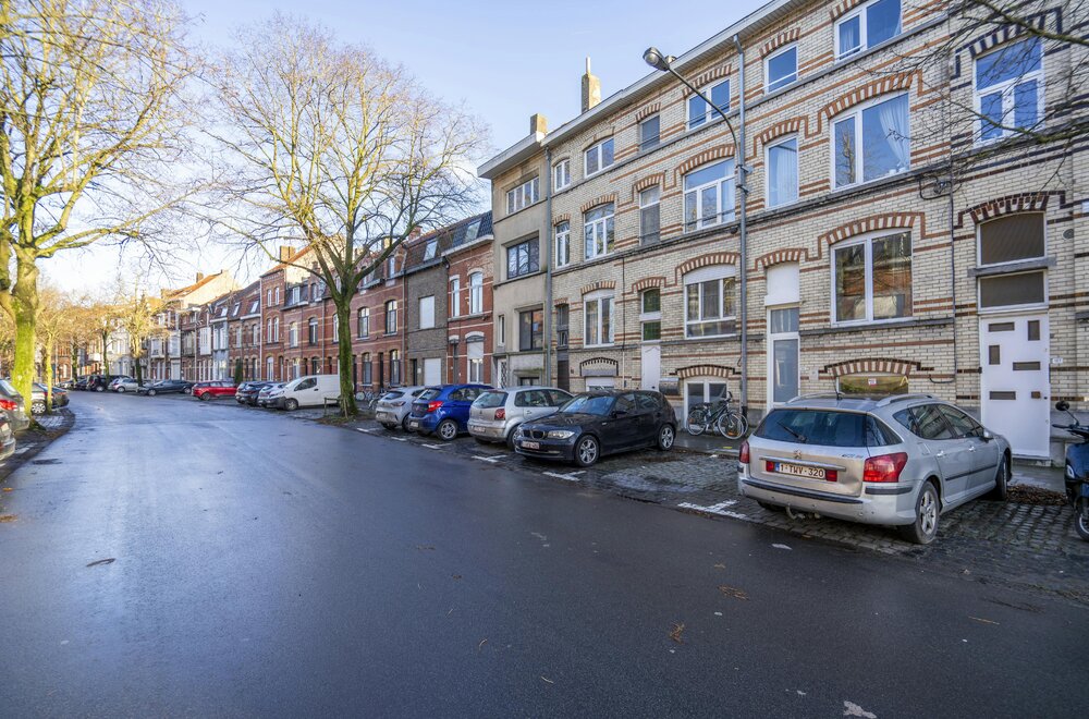centraal-gelegen-kangoeroewoning-met-twee-aparte-woonunits-te-kortrijk033.jpg
