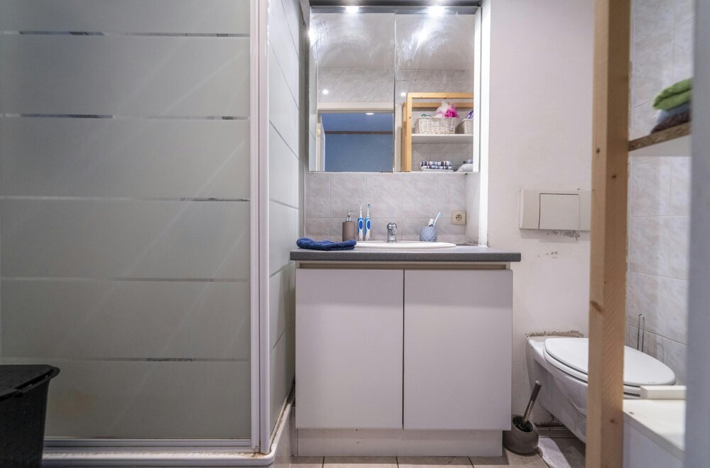 centraal-gelegen-kangoeroewoning-met-twee-aparte-woonunits-te-kortrijk036.jpg