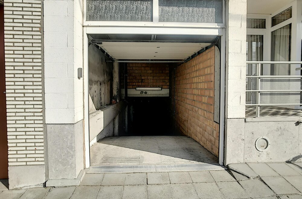 autostaanplaats-centraal-gelegen-te-middelkerke002.jpg