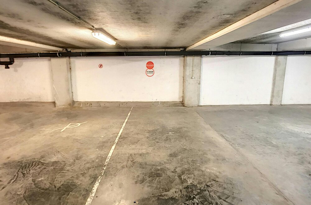 autostaanplaats-centraal-gelegen-te-middelkerke009.jpg