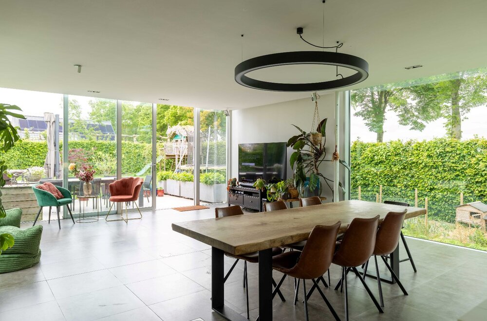 puur-architectuur-sublieme-energiezuinige-villa-met-praktijk-in-het-groen-tussen-oostkamp-en-brugge-005.jpg