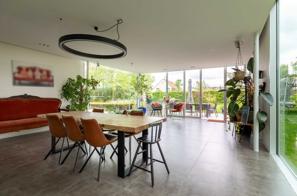 puur-architectuur-sublieme-energiezuinige-villa-met-praktijk-in-het-groen-tussen-oostkamp-en-brugge-006.jpg
