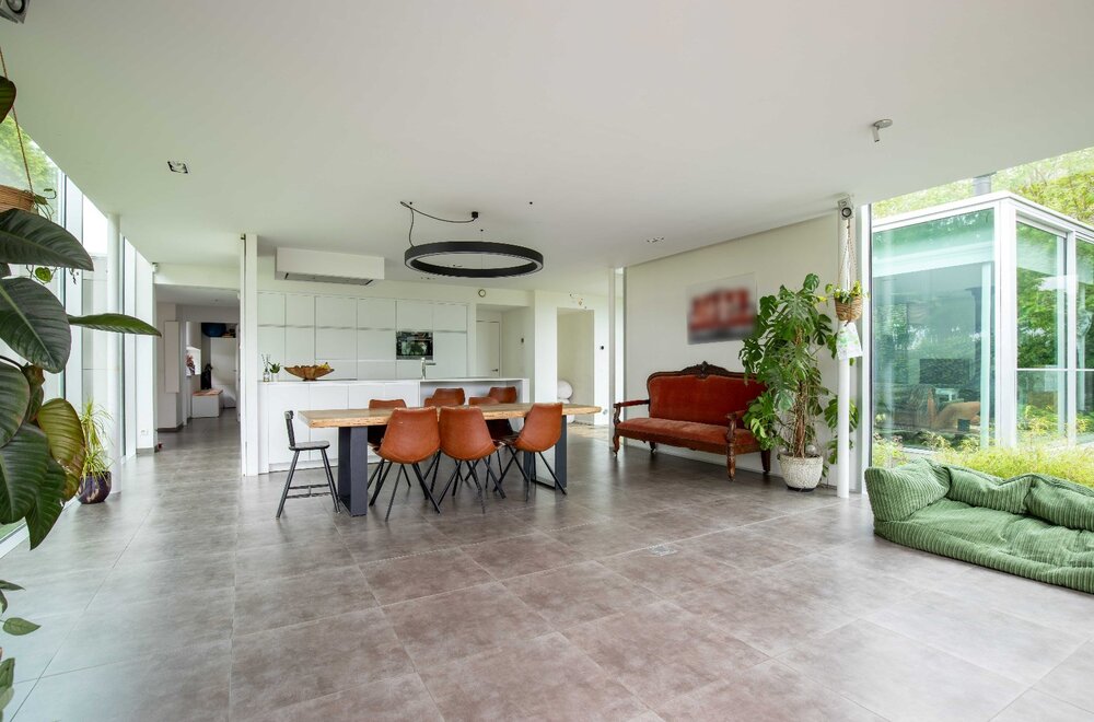 puur-architectuur-sublieme-energiezuinige-villa-met-praktijk-in-het-groen-tussen-oostkamp-en-brugge-010.jpg